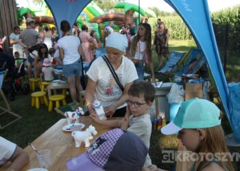 Smakowali, bawili się i pomagali. Parafialny festyn w Krotoszynie przyciągnął mieszkańców