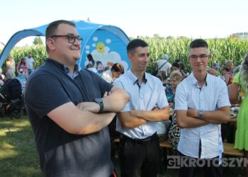 Smakowali, bawili się i pomagali. Parafialny festyn w Krotoszynie przyciągnął mieszkańców