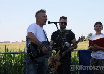 Smakowali, bawili się i pomagali. Parafialny festyn w Krotoszynie przyciągnął mieszkańców