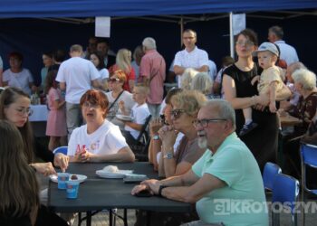 Smakowali, bawili się i pomagali. Parafialny festyn w Krotoszynie przyciągnął mieszkańców