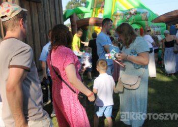 Smakowali, bawili się i pomagali. Parafialny festyn w Krotoszynie przyciągnął mieszkańców