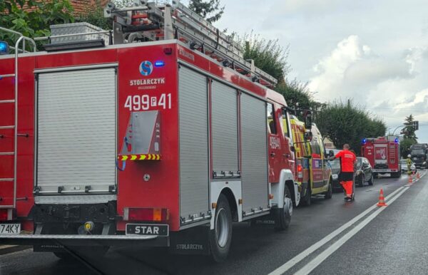 Kolizja trzech aut w Krotoszynie. Dwie osoby skarżyły się na bóle głowy