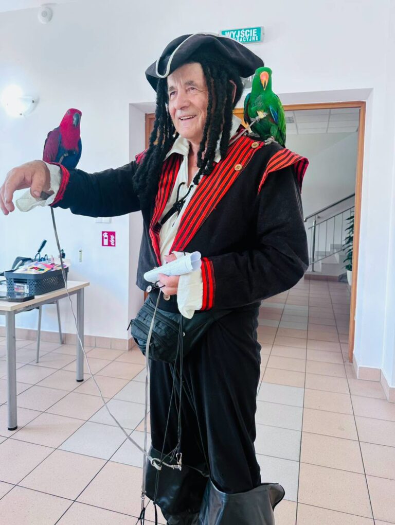 Pirat i papugi odwiedzili CETS
