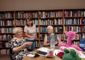 Pięć dni z drutami i szydełkiem w milickiej bibliotece