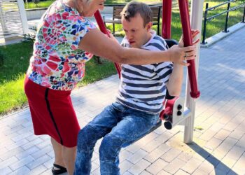 Nowe miejsca i doświadczenia pomagają Tomkowi w samodzielności