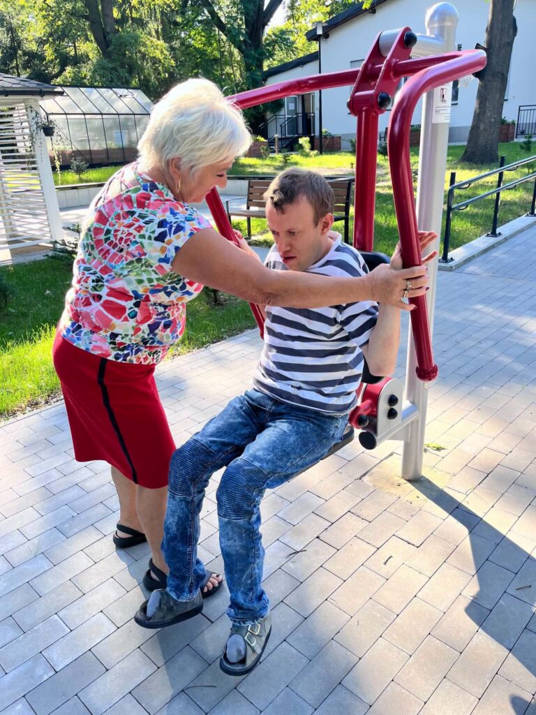 Nowe miejsca i doświadczenia pomagają Tomkowi w samodzielności