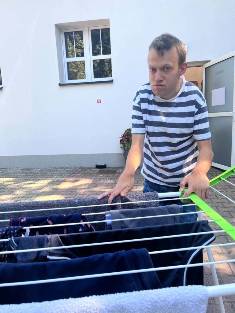Nowe miejsca i doświadczenia pomagają Tomkowi w samodzielności
