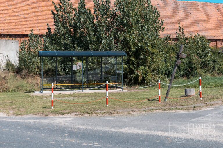 Nowa wiata przystankowa w Słącznie już gotowa