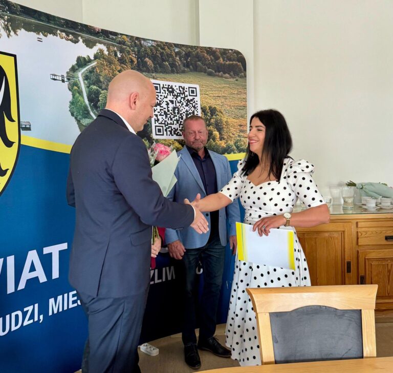 Ośmioro nauczycieli otrzymało akty mianowania