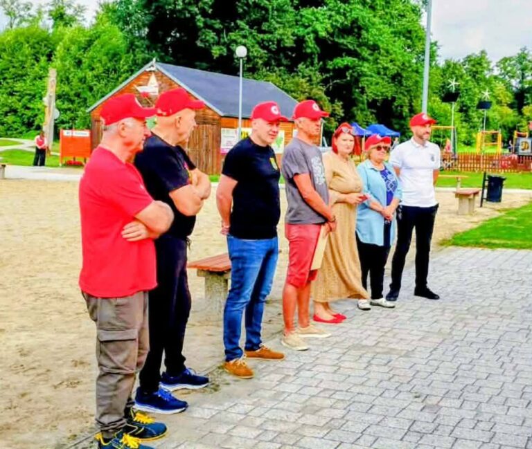 Kajakami przez Dolinę Baryczy. PCK i krwiodawcy na wspólnym spływie
