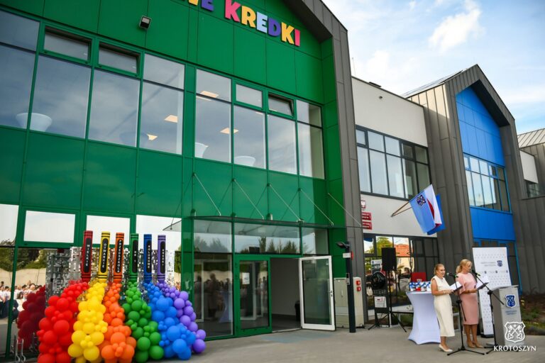 „Kolorowe Kredki” oficjalnie otwarte. Nowe przedszkole i żłobek w Krotoszynie gotowe