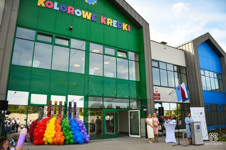 „Kolorowe Kredki” oficjalnie otwarte. Nowe przedszkole i żłobek w Krotoszynie gotowe