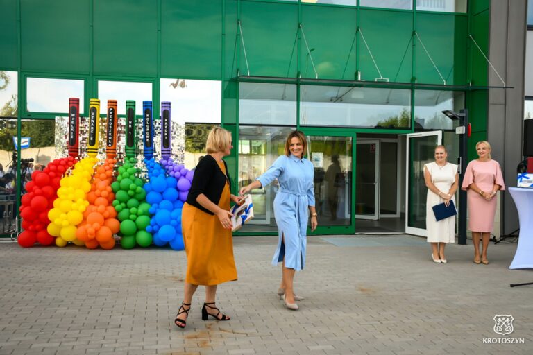 „Kolorowe Kredki” oficjalnie otwarte. Nowe przedszkole i żłobek w Krotoszynie gotowe