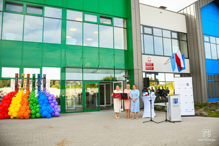„Kolorowe Kredki” oficjalnie otwarte. Nowe przedszkole i żłobek w Krotoszynie gotowe