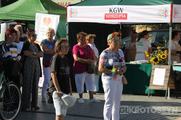 Seniorzy opanowali krotoszyński Rynek. Było tanecznie, muzycznie i aktywnie. Za nami II Senioralia