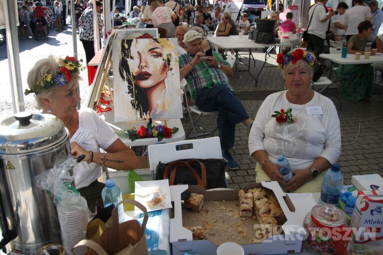 Seniorzy opanowali krotoszyński Rynek. Było tanecznie, muzycznie i aktywnie. Za nami II Senioralia