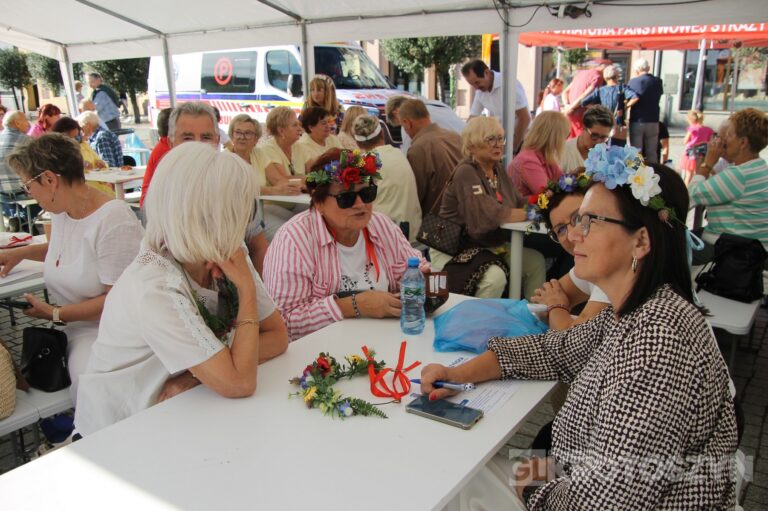 Seniorzy opanowali krotoszyński Rynek. Było tanecznie, muzycznie i aktywnie. Za nami II Senioralia