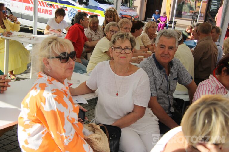 Seniorzy opanowali krotoszyński Rynek. Było tanecznie, muzycznie i aktywnie. Za nami II Senioralia