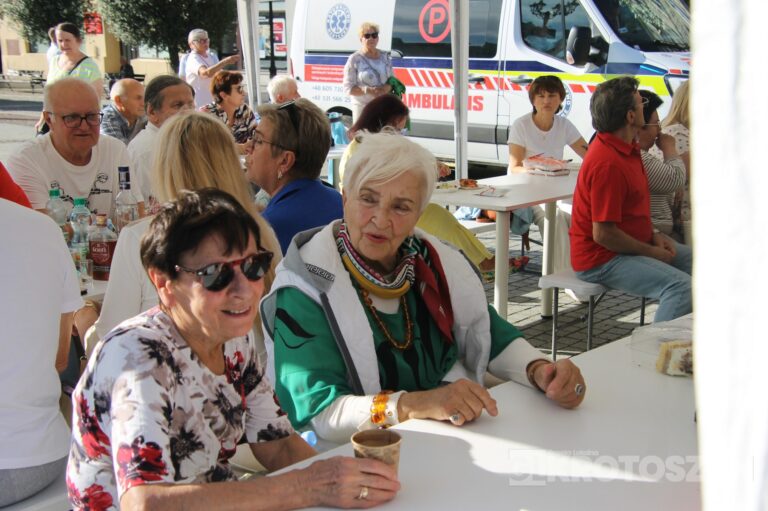 Seniorzy opanowali krotoszyński Rynek. Było tanecznie, muzycznie i aktywnie. Za nami II Senioralia