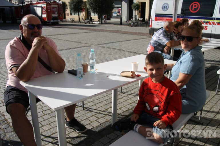 Seniorzy opanowali krotoszyński Rynek. Było tanecznie, muzycznie i aktywnie. Za nami II Senioralia