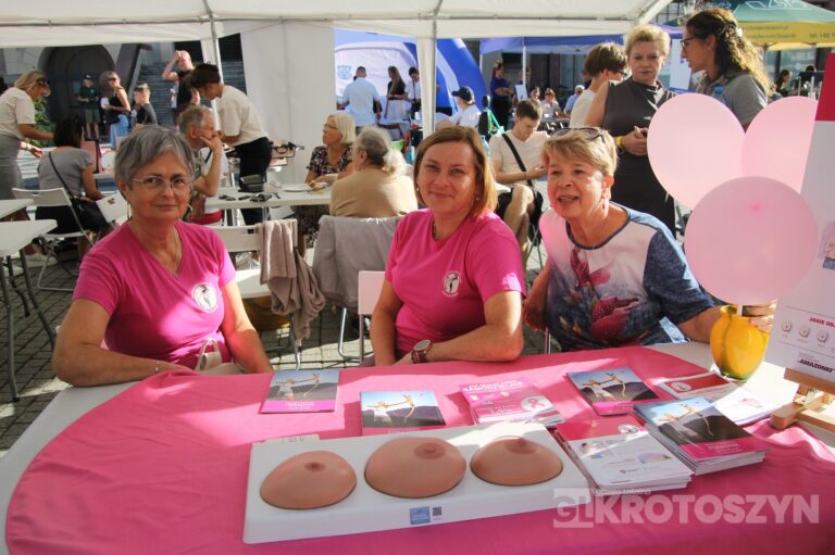 Seniorzy opanowali krotoszyński Rynek. Było tanecznie, muzycznie i aktywnie. Za nami II Senioralia