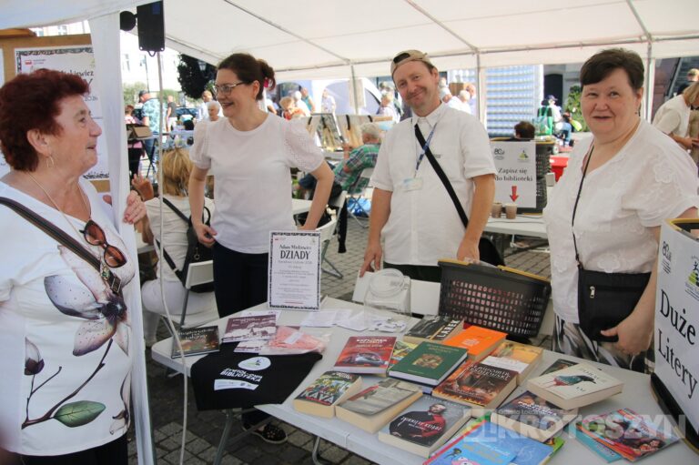 Seniorzy opanowali krotoszyński Rynek. Było tanecznie, muzycznie i aktywnie. Za nami II Senioralia