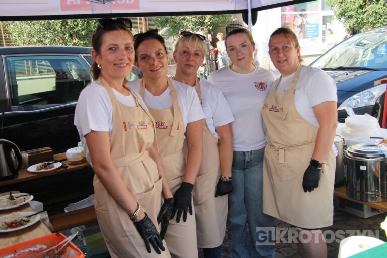 Seniorzy opanowali krotoszyński Rynek. Było tanecznie, muzycznie i aktywnie. Za nami II Senioralia