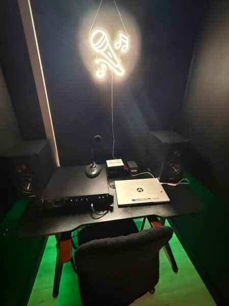 Trzy metry kwadratowe na szkolne studio nagrań
