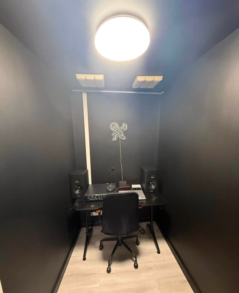 Trzy metry kwadratowe na szkolne studio nagrań