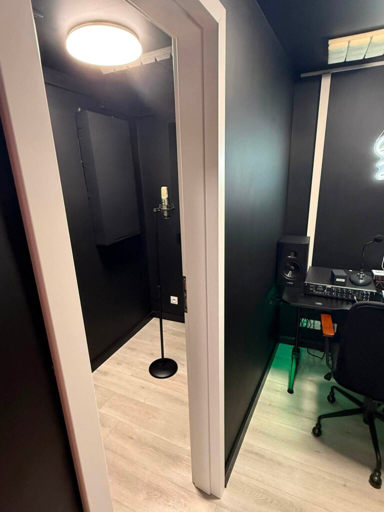 Trzy metry kwadratowe na szkolne studio nagrań
