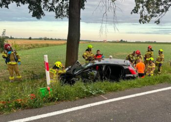 Cztery osoby ranne w wypadku na DK15. Trzy trzeba było uwolnić z wraku Cztery osoby ranne w wypadku na DK15. Trzy trzeba było uwolnić z wraku