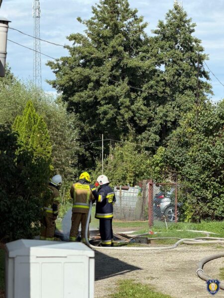 Pożar mieszkania w centrum Zdun. Mieszkańcy opuścili budynek przed przyjazdem służb
