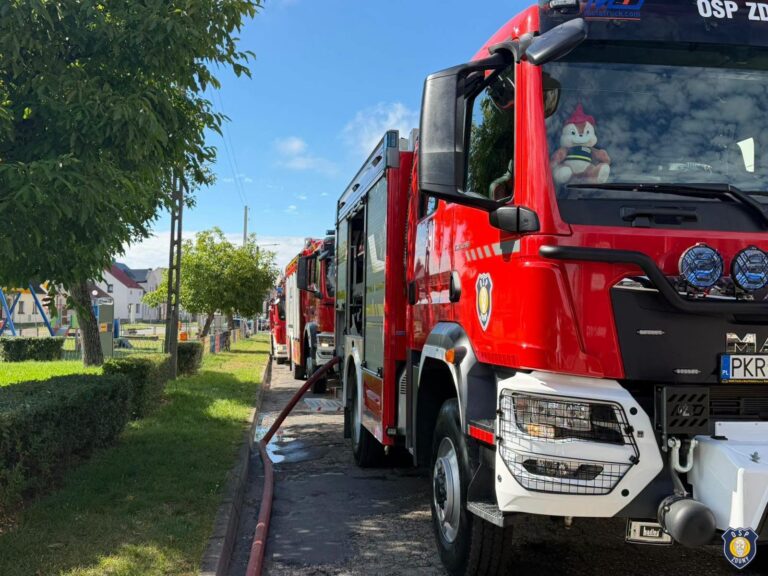Pożar mieszkania w centrum Zdun. Mieszkańcy opuścili budynek przed przyjazdem służb