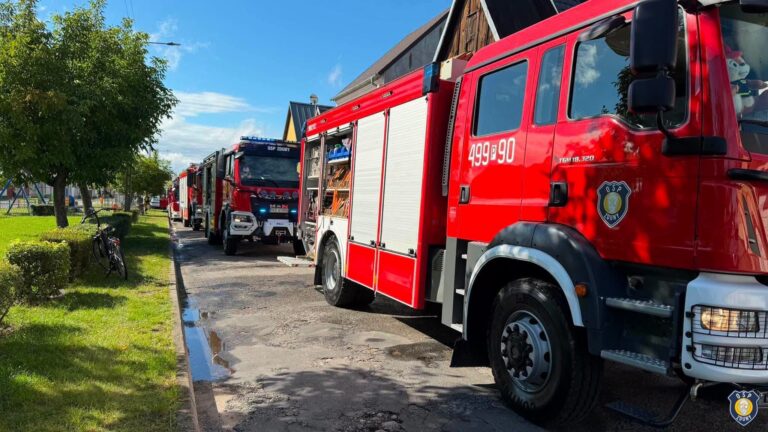 Pożar mieszkania w centrum Zdun. Mieszkańcy opuścili budynek przed przyjazdem służb