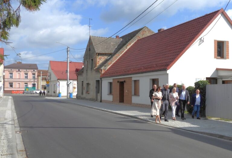 Blisko pół miliona złotych za nową ulicę w Sulmierzycach. Prace już zakończone