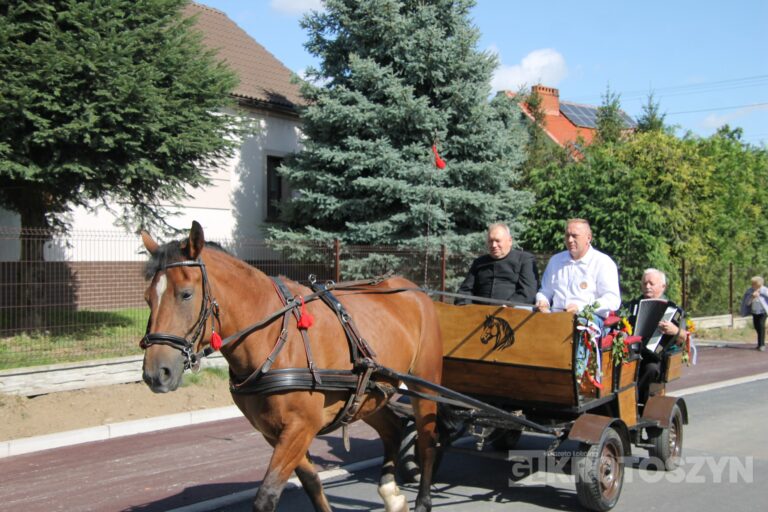 Święto plonów w gminie Zduny. Barwny korowód, tradycyjne obrzędy i muzyczna zabawa w Perzycach