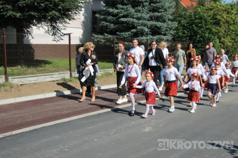 Święto plonów w gminie Zduny. Barwny korowód, tradycyjne obrzędy i muzyczna zabawa w Perzycach