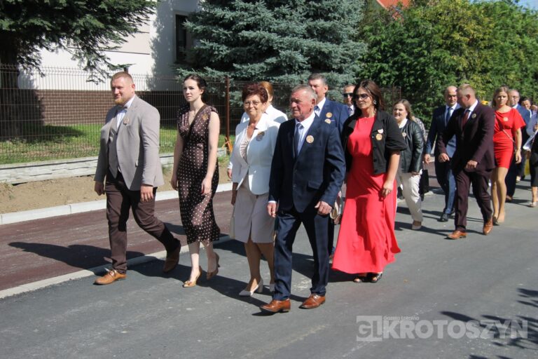 Święto plonów w gminie Zduny. Barwny korowód, tradycyjne obrzędy i muzyczna zabawa w Perzycach