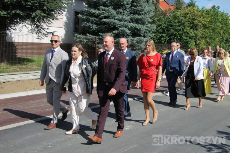 Święto plonów w gminie Zduny. Barwny korowód, tradycyjne obrzędy i muzyczna zabawa w Perzycach