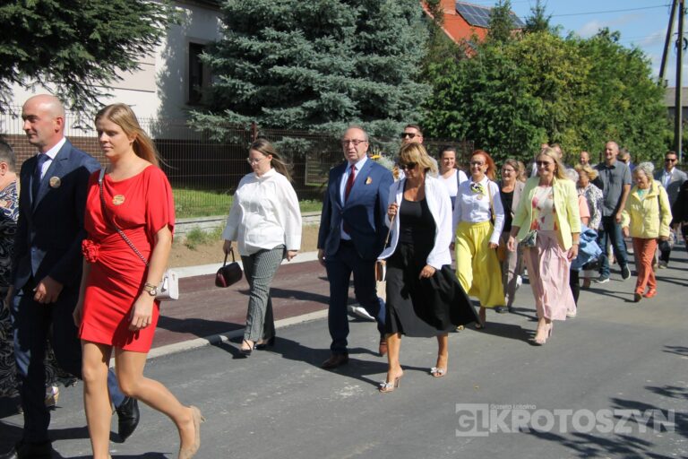Święto plonów w gminie Zduny. Barwny korowód, tradycyjne obrzędy i muzyczna zabawa w Perzycach