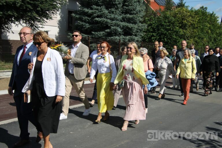 Święto plonów w gminie Zduny. Barwny korowód, tradycyjne obrzędy i muzyczna zabawa w Perzycach