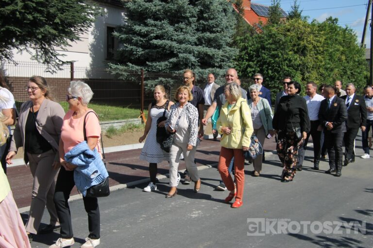 Święto plonów w gminie Zduny. Barwny korowód, tradycyjne obrzędy i muzyczna zabawa w Perzycach