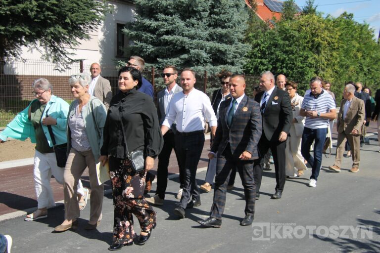 Święto plonów w gminie Zduny. Barwny korowód, tradycyjne obrzędy i muzyczna zabawa w Perzycach
