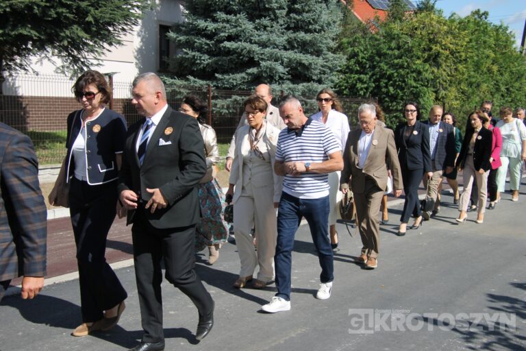 Święto plonów w gminie Zduny. Barwny korowód, tradycyjne obrzędy i muzyczna zabawa w Perzycach