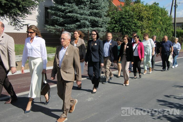 Święto plonów w gminie Zduny. Barwny korowód, tradycyjne obrzędy i muzyczna zabawa w Perzycach