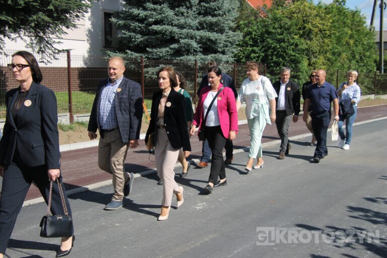 Święto plonów w gminie Zduny. Barwny korowód, tradycyjne obrzędy i muzyczna zabawa w Perzycach
