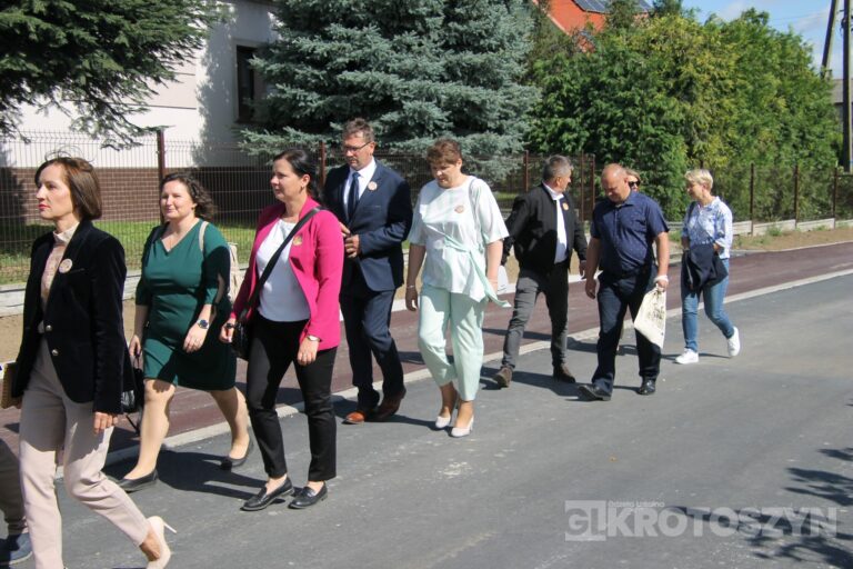 Święto plonów w gminie Zduny. Barwny korowód, tradycyjne obrzędy i muzyczna zabawa w Perzycach