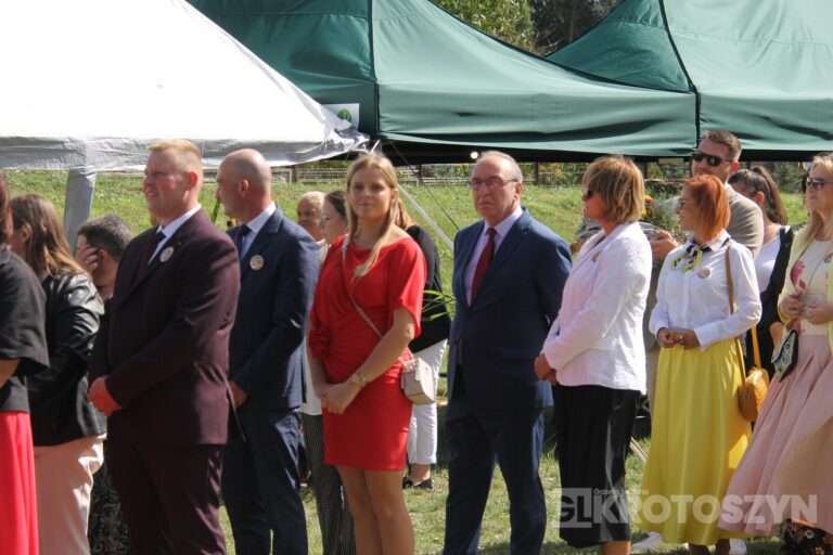 Święto plonów w gminie Zduny. Barwny korowód, tradycyjne obrzędy i muzyczna zabawa w Perzycach