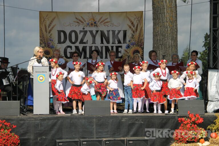 Święto plonów w gminie Zduny. Barwny korowód, tradycyjne obrzędy i muzyczna zabawa w Perzycach