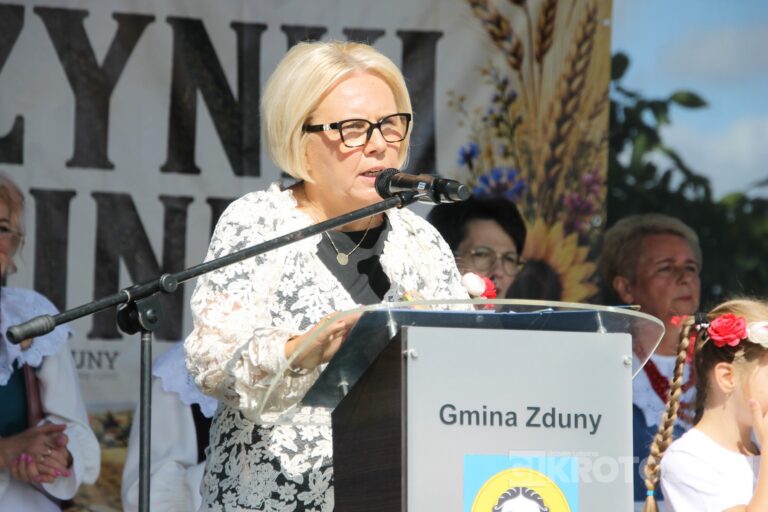 Święto plonów w gminie Zduny. Barwny korowód, tradycyjne obrzędy i muzyczna zabawa w Perzycach